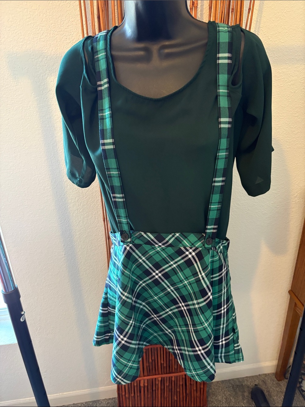 Cute Medium Green Blouse/Skirt Bundle